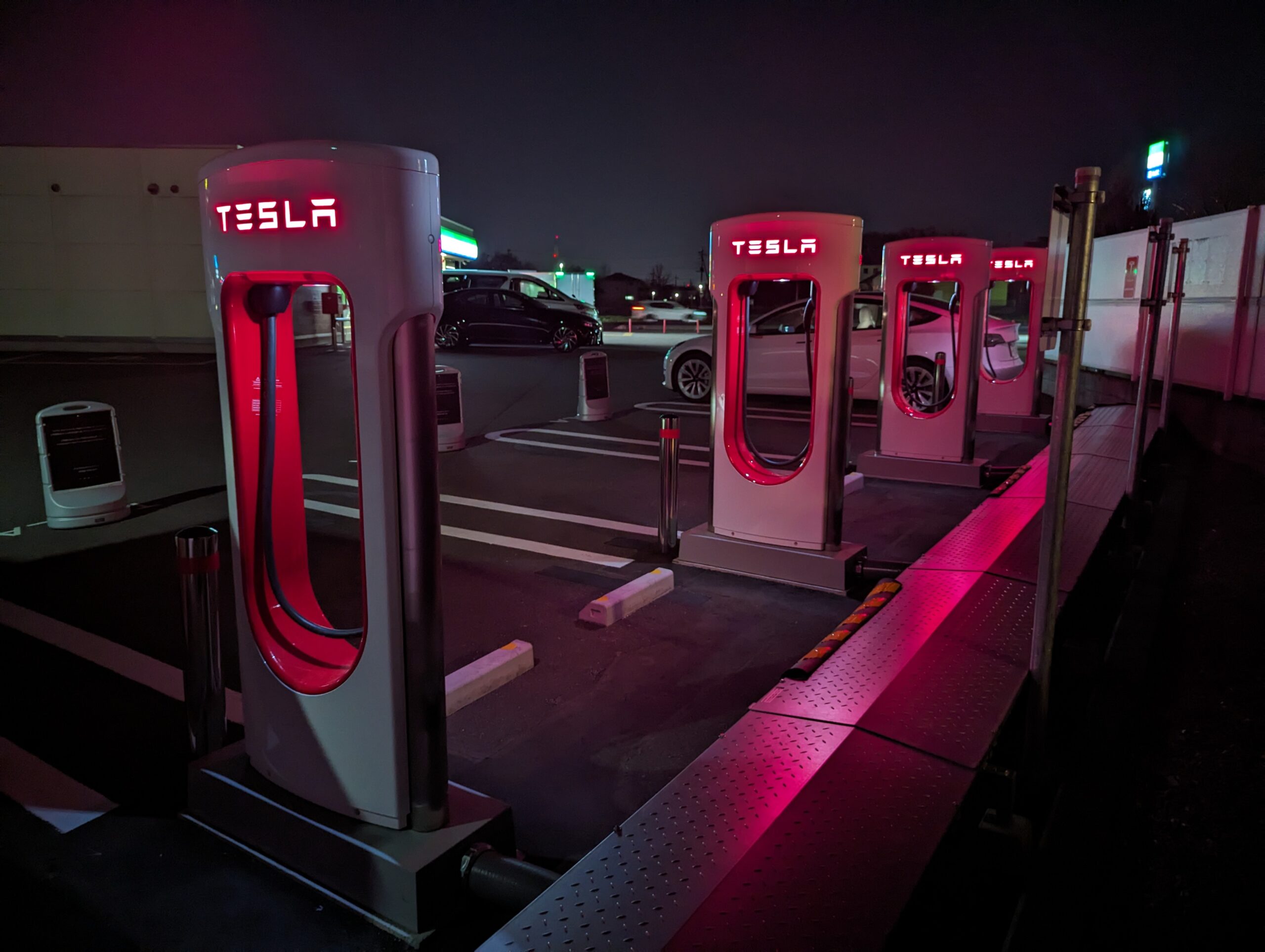 TESLA Supercharger テスラ　スーパーチャージャー ELECTRICLIFE エレクトリックライフ